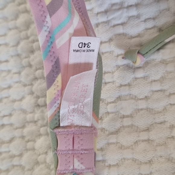 Victoria's Secret 'sunfaded pastel' 34D top and M bottom - Picture 5 of 5